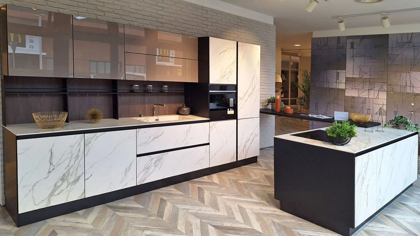 Cucina CALEIDOS con isola – OFFERTA SVUOTA TUTTO