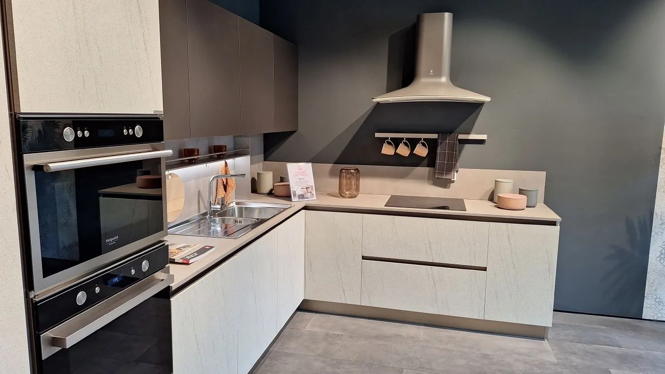 Cucina SQUARE ad angolo con gola – SVUOTA TUTTO