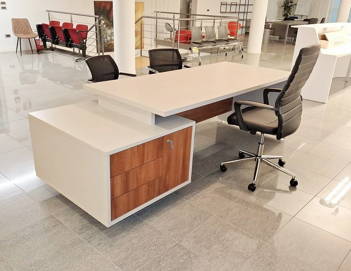 Ufficio Semidirezionale in Stile Naturale – Funzionale e Accogliente